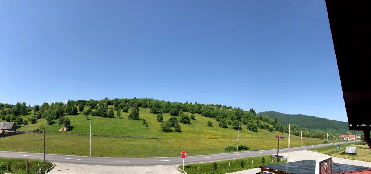 Bed and Breakfast Aranykakas Etterem Es Panzio Sindominic Экстерьер фото