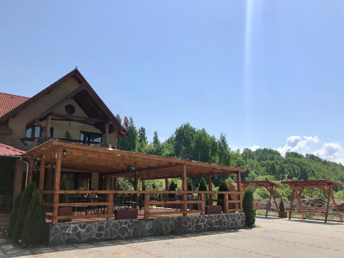 Bed and Breakfast Aranykakas Etterem Es Panzio Sindominic Экстерьер фото