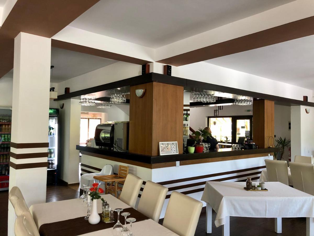 Bed and Breakfast Aranykakas Etterem Es Panzio Sindominic Экстерьер фото